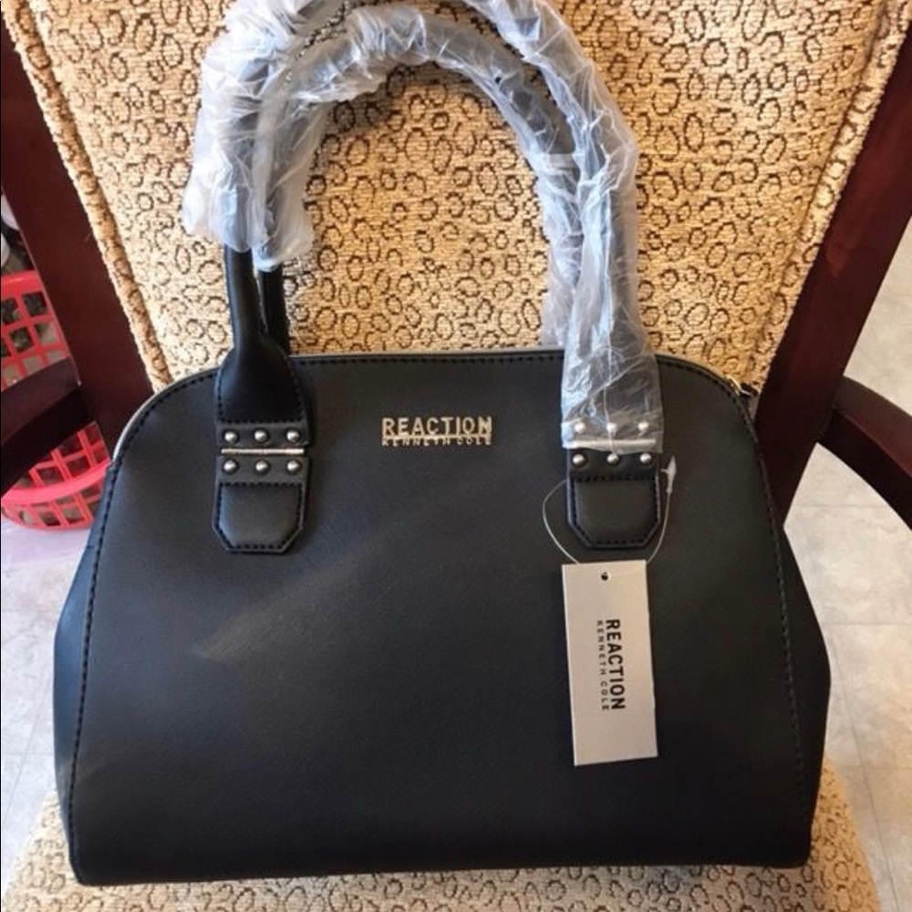 Black Kenneth Cole hand bag